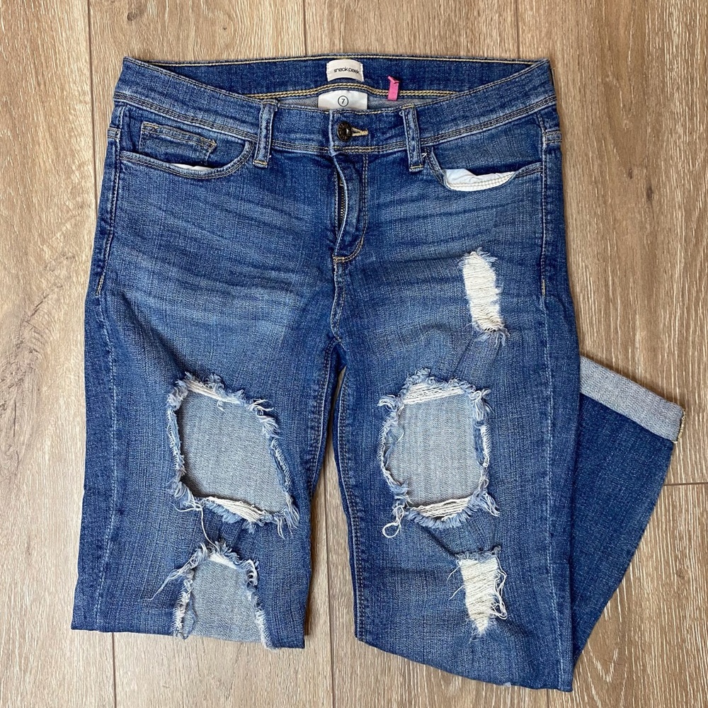 Sneakpeek | Medium Wash Distressed Boyfriend Jean